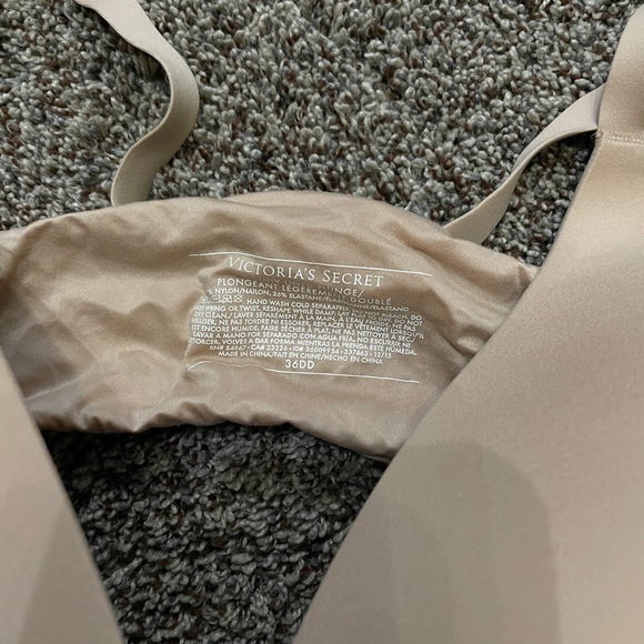Victoria Secret bra - Picture 2 of 2